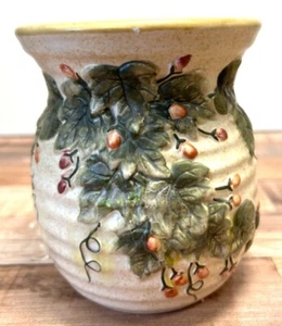 Handcrafted Ceramic Embossed Leaf & Berry Design Candle or Oil Warmer With Venti - Picture 1 of 4