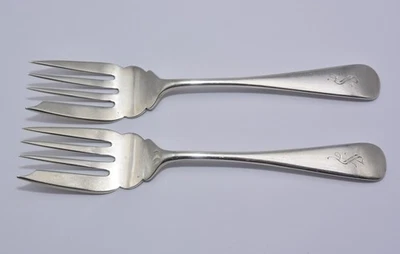 Tenedores de postre Two Birks Old English de 1,13 oz cada uno de plata de ley de 5-3/4" de longitud Foto 1 de 4