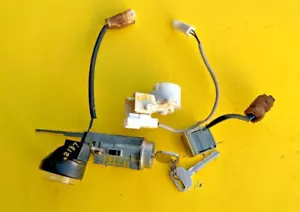 2000-2001 TOYOTA CAMRY INTER IGNITION SWITCH LOCK WITH KEY & IMMOBLIZER OEM - Picture 1 of 12