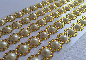 95 Selbstklebende Blumen 955 Schmuck- Glitzersteine Halbperlen Bordüre Gold/Weiß - Bild 1 von 5