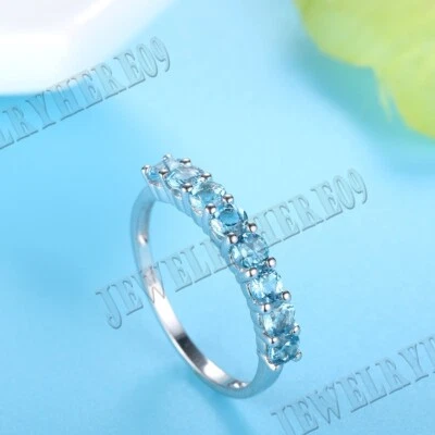 Alianza de compromiso de boda de topacio azul suizo de plata esterlina de eternidad con piedras preciosas Foto 1 de 4