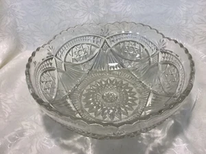 HANDCRAFTED VERY OLD CRYSTAL BOWL WITH CUT STARBURST BASE AND SCALLOP EDGING - Bild 1 von 9