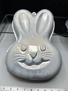 Vintage Wilton Bunny Face Cake Pan 2105-9438 Easter Holiday Spring 1992 Rabbit - Picture 1 of 10