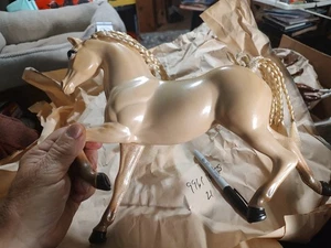 CABALLO DE JUGUETE MATTEL BARBIE? TAN GLITTER RUBIO - Imagen 1 de 11