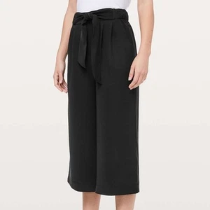 Pantaloni LULULEMON Noir Crop neri gamba larga con cintura cropped vita alta taglia 4 usati in ottime condizioni - Foto 1 di 15