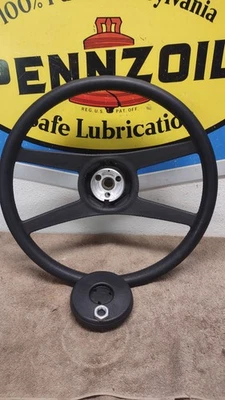 CAMARO 1970-1981 DIRECCIÓN + TAPA BOCINA RUEDA HERRAJES BUEN ESTADO 4 RADIOS NEGRO Foto 1 de 4