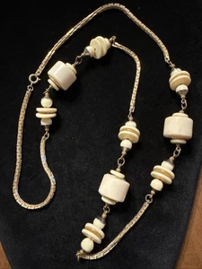 VTG Art Deco Inspired Cream Colored Beads On Goldtone Chain 30” (Lot# 462) - Picture 1 of 7