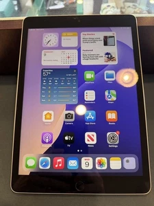 Apple iPad 10,2" (2021) MK2L3LL/A 64 GB Wi-Fi grigio siderale LS (348984) - Foto 1 di 9