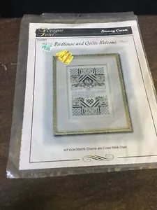 Vogelhaus Quilt Willkommen GRATIS Herzanhänger Kreuzstichmuster Stoney Creek  - Bild 1 von 2