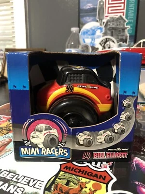 ERTL McDonald's NASCAR #94 1999 Bill Elliott Mini Racer Foto 1 de 4