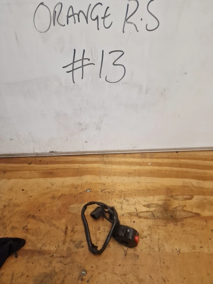 Interruptor derecho Triumph Sprint RS ST arranque parada generación 1 1998 a 2004  Foto 1 de 1