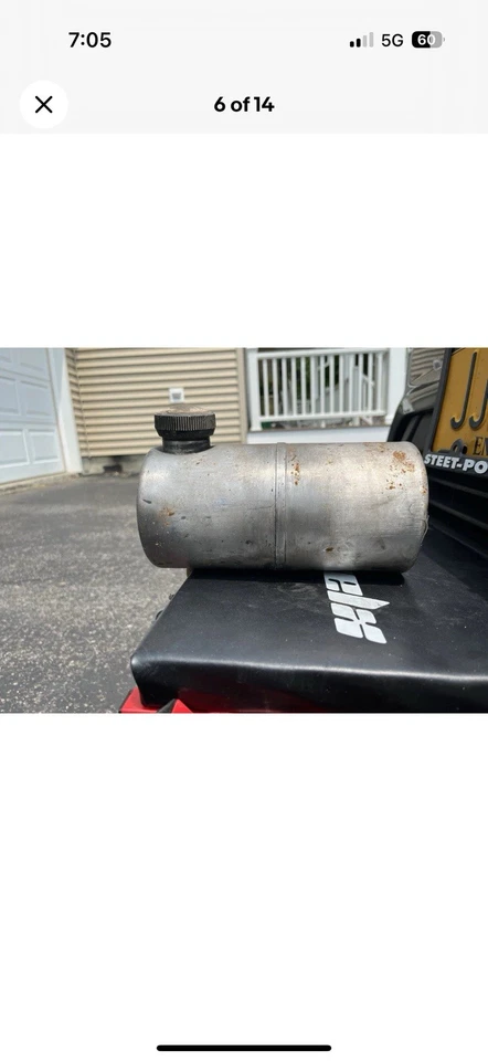 Tanque de gasolina minibike vintage con medidor en tapa y pavo real Foto 1 de 4