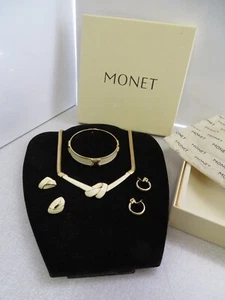 MONET Vintage Jewellery. Original Box. Necklace, Bangle and TWO Pairs Earrings - Picture 1 of 15