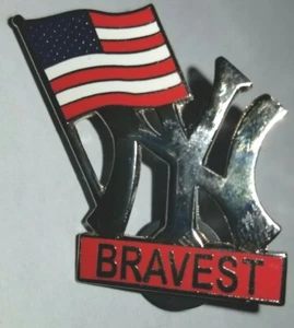 PIN CONMEMORATIVO YANKEE BRAVEST CON BANDERA - Imagen 1 de 2