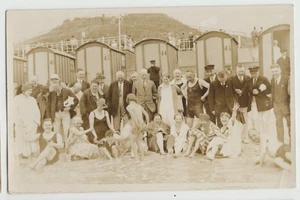 Foto postal real vintage de los años 20 - Foto de playa de grupo - Trajes de baño - Imagen 1 de 2