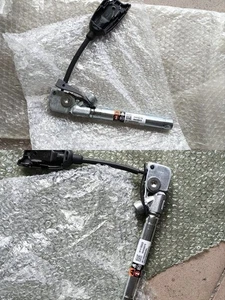 2017-25 CADILLAC XT5 FRONT LEFT & RIGHT SEAT BELT TENSIONERS NEW OEM GM 2pcs - Picture 1 of 4