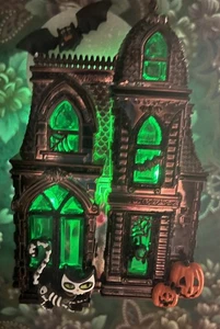 Bath And Body Works Wallflower Plug In Haunted House Halloween Cat Night Light - Picture 1 of 3