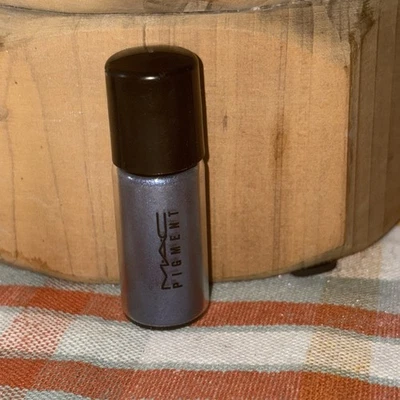 Pigmento MAC Azul Naval - Hecho en EE. UU. - Tamaño de viaje Foto 1 de 4