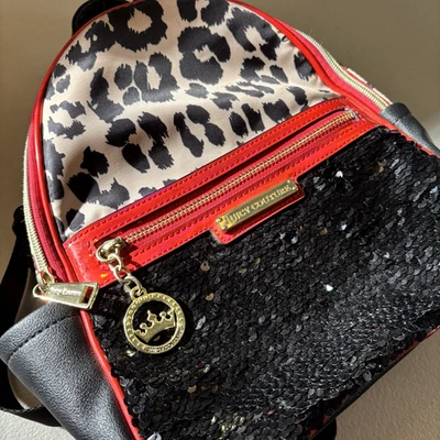 Mini Mochila Juicy Couture Estampado Leopardo, Lentejuelas Negras y Roja Glam Rock Foto 1 de 4