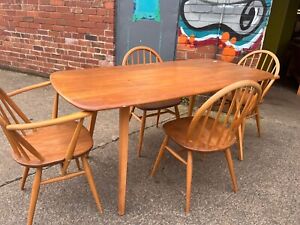 Ercol Dining Table With 4 Chairs. Legs Of Table Don’t Come Off.