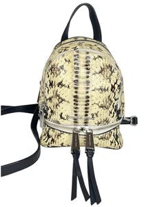 MICHAEL KORS Rhea Mini zaino in pelle goffrata serpente borsa a tracolla NUOVO - Foto 1 di 16