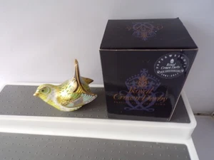 Royal Crown Derby Greenfinch Bird Figure Paperweight Gold Stopper Boxed - Picture 1 of 14