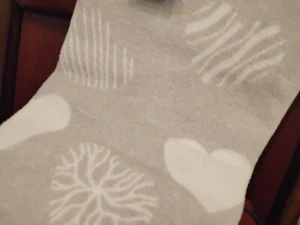 Reversible Beige Tan Love Hearts Throw Blanket - New - Picture 1 of 6