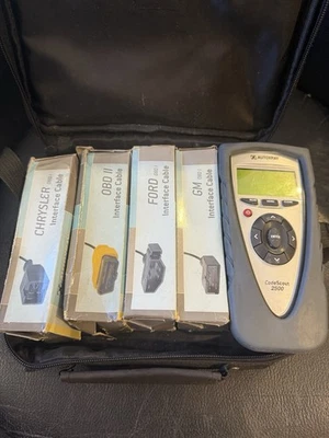 Корпус Autoxray Code Scout 2500, интерфейсные кабели Chrysler, Ford, GM и OBD II - Изображение 1 из 4