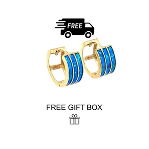 Pendientes de aro Huggie de ópalo azul oscuro triple fila de oro amarillo de 14k - Imagen 1 de 2