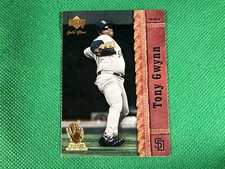 2001 Upper Deck Gold Glove #77 Tony Gwynn San Diego Padres