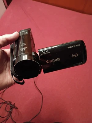 Canon Vixia HF R700 Camcorder Full HD 1080p 32x Optical Zoom Video Camera Tested - Image 1 of 4
