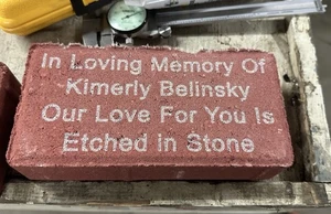 Lasergravierter Stein 8x4 anpassen 5 Linien Kostenloser Versand Denkmäler Fertiger individuell - Bild 1 von 13