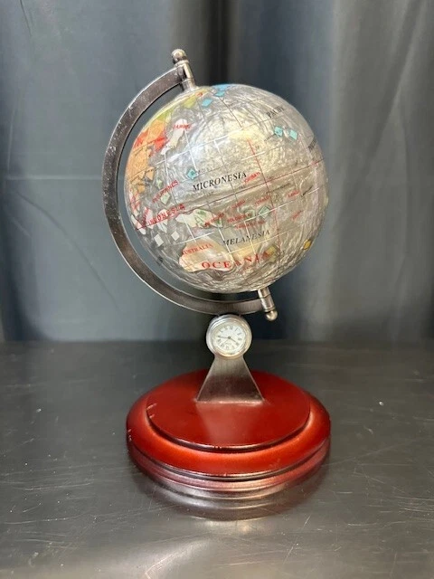 Globo terráqueo pequeño para escritorio u oficina Foto 1 de 1