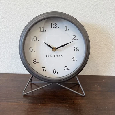 Reloj Rae Dunn Redondo Gris con Estilos de Diseño Stand By - Funciona con Pilas Probado Foto 1 de 4