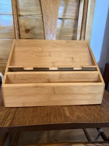 Pampered Chef Bamboo Charging Station - Photo 1 sur 6