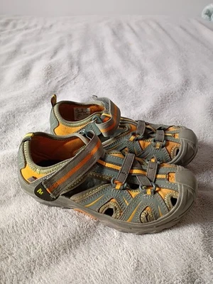 Sandalias Merrell Hydro Olive para niños impermeables talla 13 EE. UU. punta ancha cerrada Foto 1 de 4