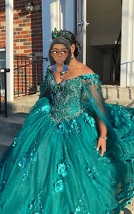 Size 8 Emerald Sweet 16/Quinceañera Ball Gown - Picture 1 of 2