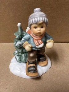 2001 GOEBEL BERTA HUMMEL FIGURE "DASHING THROUGH THE SNOW" 3 1/2" BOY BH 99 P  - Picture 1 of 10