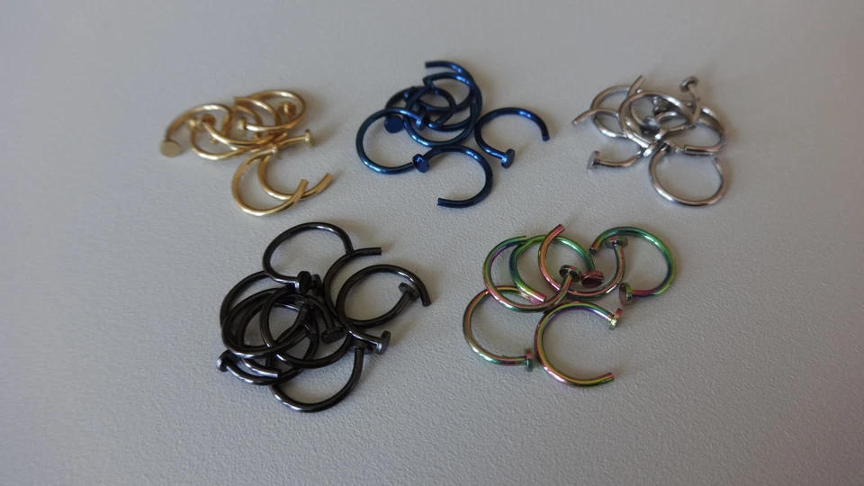 3er Set FARBE / MIX NASENRING METALLIC HOOP HUFEISEN Ø 6 mm Stecker  20g  0,8 mm - Bild 1 von 1