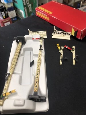 Hornby R.087: Junction HOME signals X 2  in box.V.G.C. - Image 1 of 4