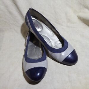 🩰 Me Too Comfort Ballet Flats sz 7 M Putty Gray Leatherette; Navy Blue Cap Toe