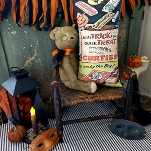 VINTAGE RETRO MOD STYLE HALLOWEEN BABY RUTH CURTISS CANDY BOX ADVERTISE PILLOW - Picture 1 of 13