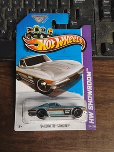 Hot Wheels 64 Corvette Sting Ray HW Showroom Zamac 008 204/250 - Foto 1 di 20