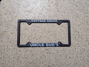 RARE Cottage Grove Oregon Uncle Buds Plastic Dealer License Plate Frame - Foto 1 di 2