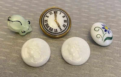 Vintage Glass Buttons Lot 5 Realistic Novelty Goofy Vaseline Mouse Cameo Clock - Image 1 of 4