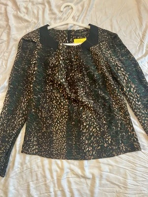 Cynthia Steffe NWT 100% Silk Black, Green & Brown leopard Size 2 Blouse - Image 1 of 4