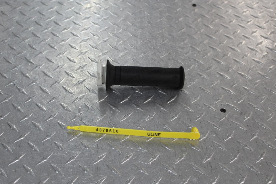 1999 SUZUKI GSXR750 ПРАВАЯ РУЧКА ДРОССЕЛЬНОЙ ЗАСЛОНКИ - Изображение 1 из 4