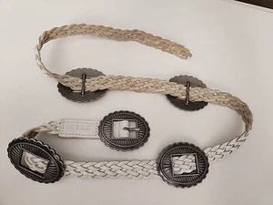 White GUESS LEATHER SILVER CONCHO SOUTH WESTERN WOMEN'S BELT BOHO Vintage SMALL - Picture 1 of 8