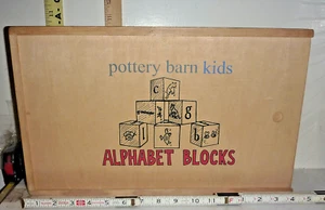 Pottery Barn Kids - 26 bloques de alfabeto de madera maciza en estuche - Juego completo - Imagen 1 de 11