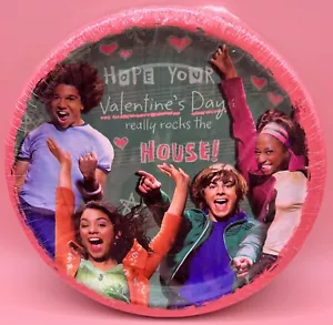 High School Musical Happy Valentine's Day Holiday Party 7" Paper Dessert Plates - Picture 1 of 1